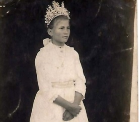 Szöllősi Gizella,később férjezett Palágyi Józsefné, Franciska és Zsuzsanna édesanyja,mint elsőáldozó 193o-as években.
Képet küldte: Roza Kistamas
