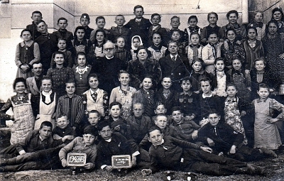 Több osztály köztük 1930 - asok

Képet adta: Csernák Ferenc